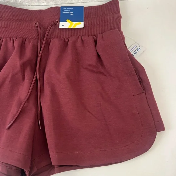 Old Navy Dynamic Fleece High Rise 3.5” Shorts, Medium - Picture 2 of 6